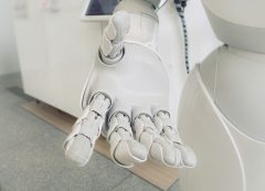 テクノロジーと人間の架け橋